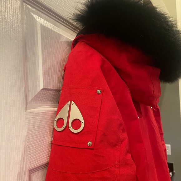 Moose Knuckles Stirling Parka red down coat with natural fur - Picture 5 of 11